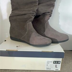 St. John's Bay Women's Gray Winter Boots